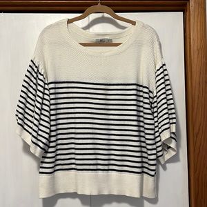 Vineyard Vines womens size Xl cream and blue striped top.
